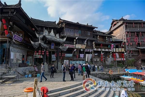 贵州农村斗牛引8万村民围观！现场的氛围感如何？游戏画面